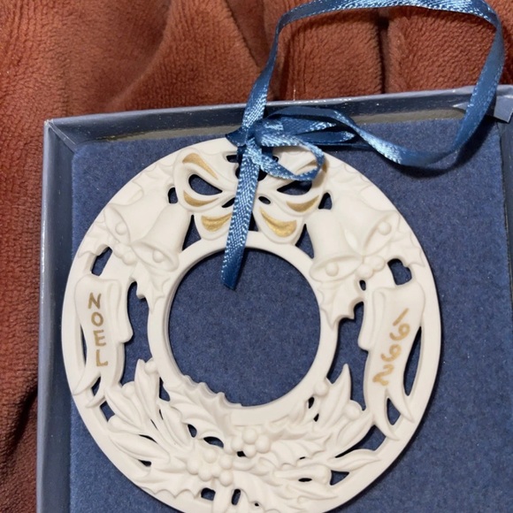Wedgwood Other - Elegant Cream Holiday Ornament Wedgwood 1992